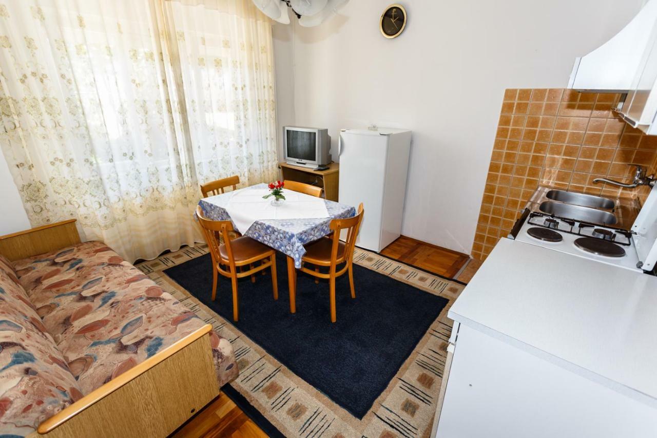 Apartmani Jelica Krk Town Exterior photo