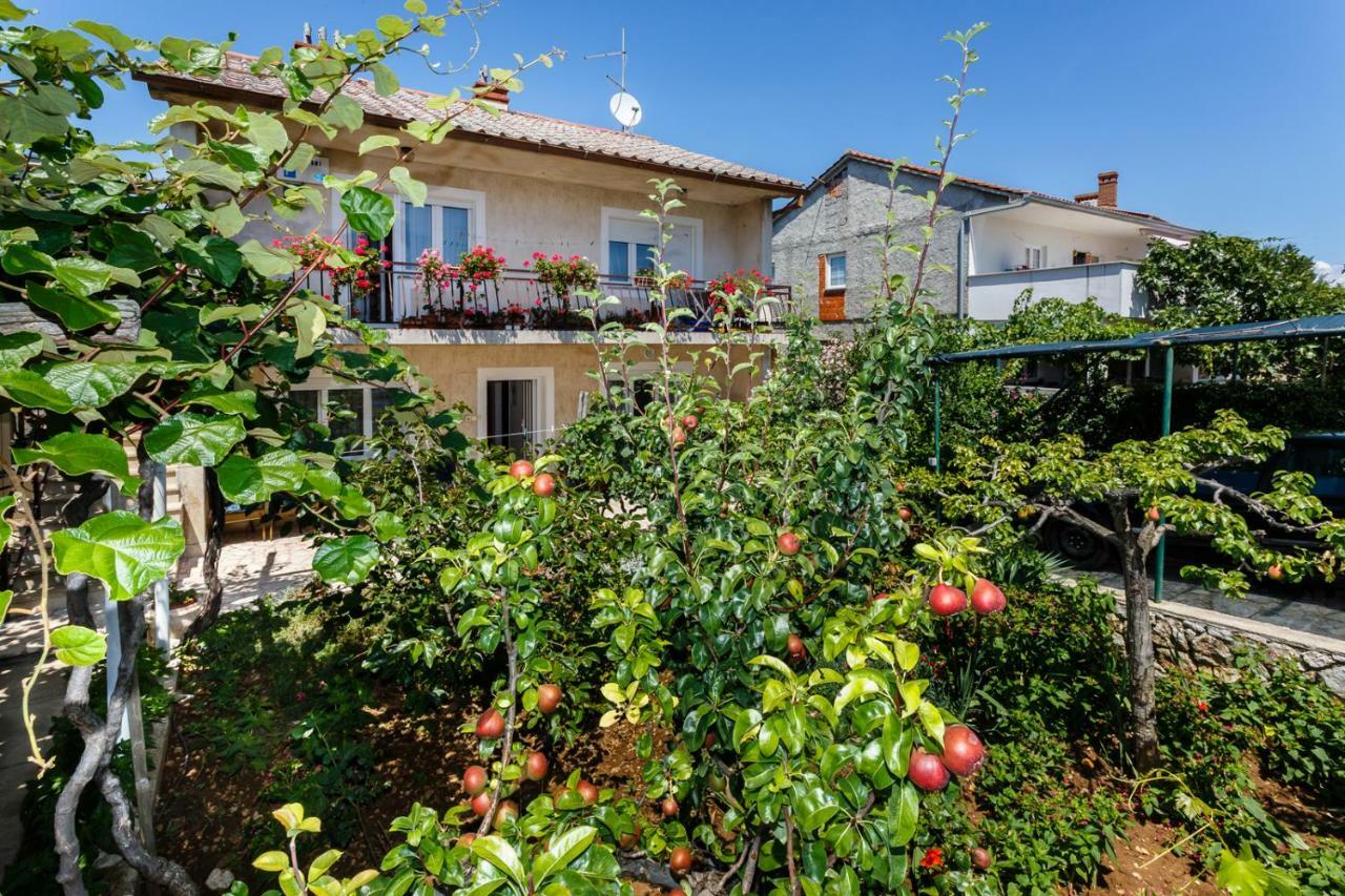 Apartmani Jelica Krk Town Exterior photo