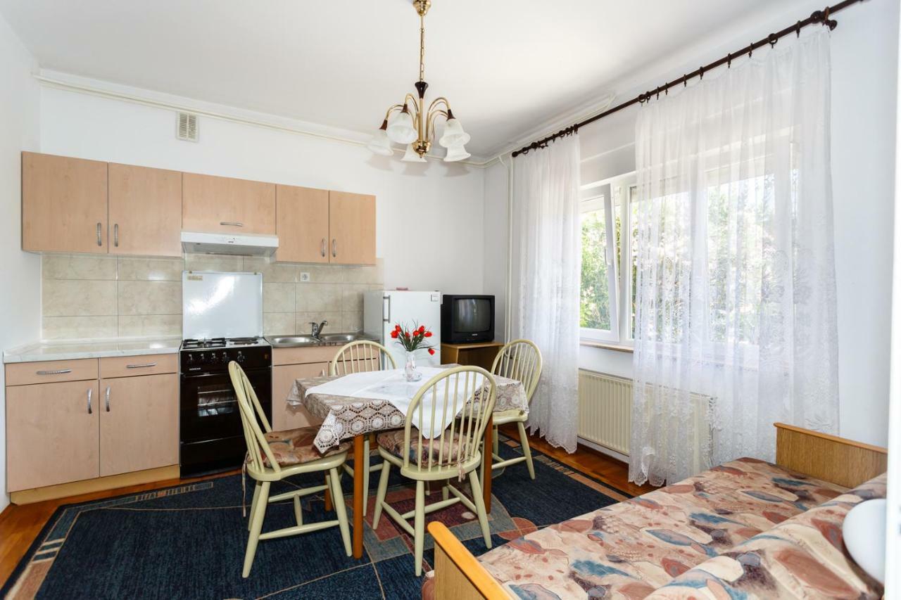 Apartmani Jelica Krk Town Exterior photo